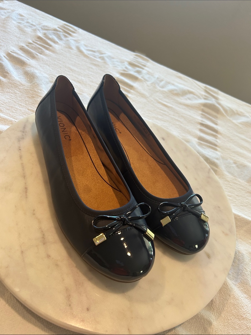 Vionic Navy blue Patent Cap-Toe Bow Ballet Flats size 9.5